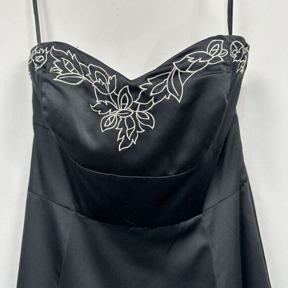 White House Black Market Y2K Strapless Floral Embroidered Black White Dress Sz 6 - Picture 4 of 5